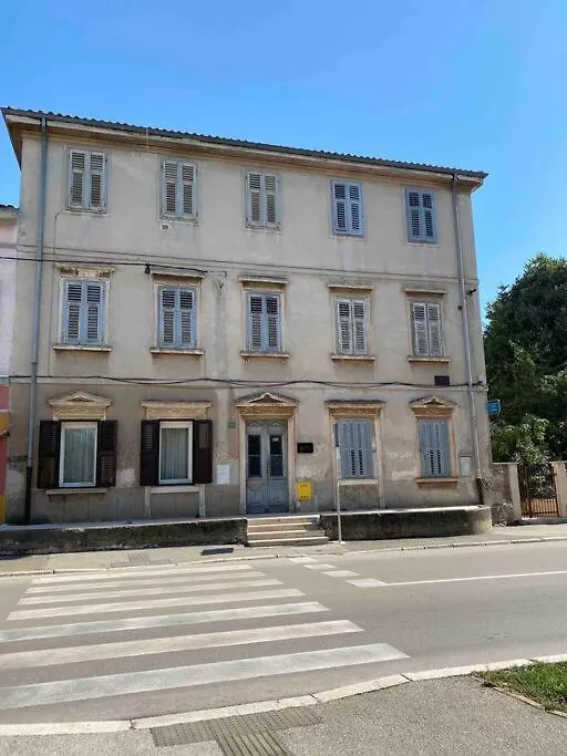 New Design Studio Kingsize Bed Apartment Pula 0*,  Croatia